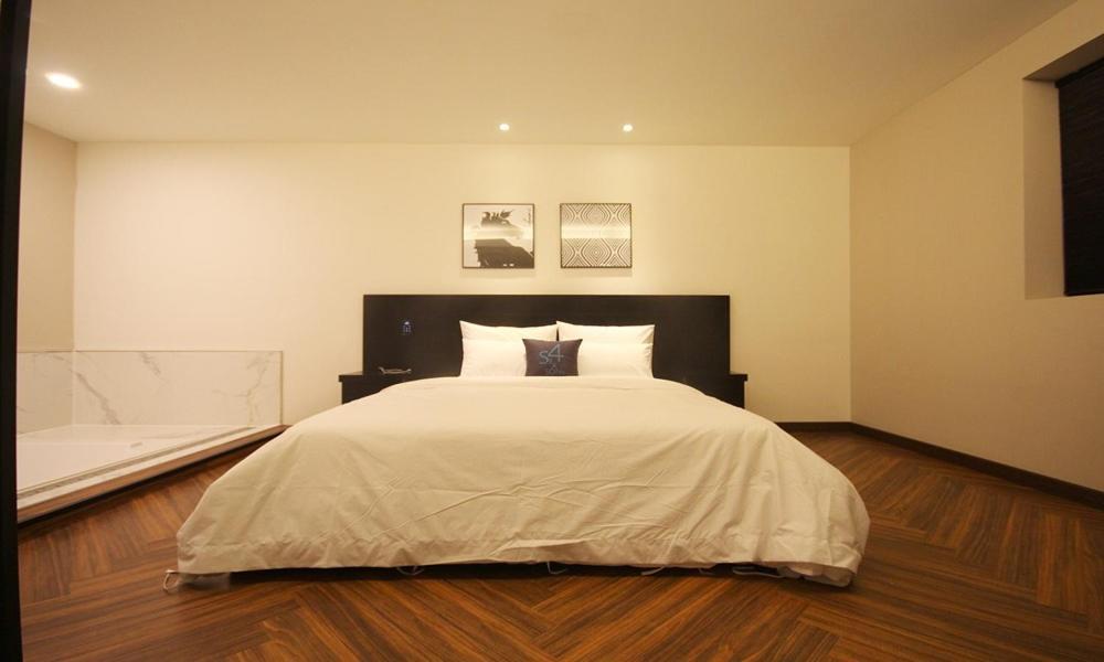 Iksan 4 Seasons Hotel 外观 照片