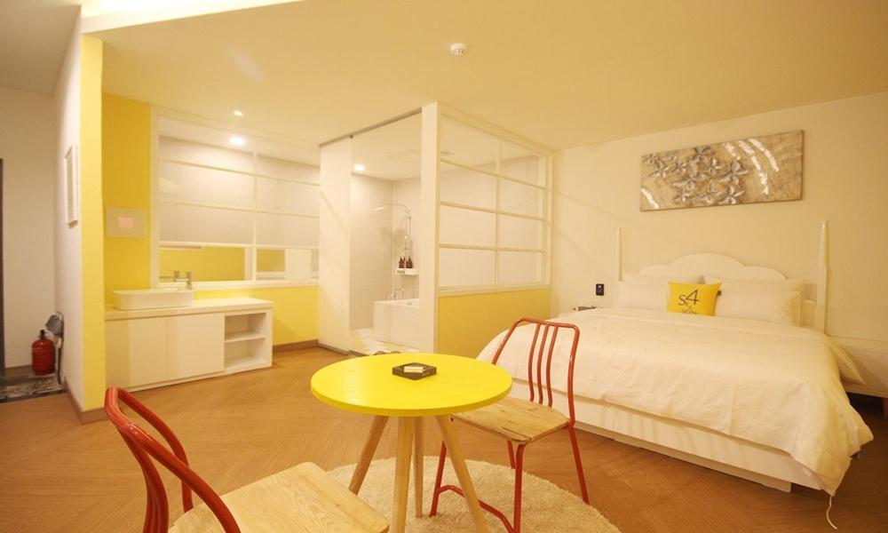 Iksan 4 Seasons Hotel 外观 照片